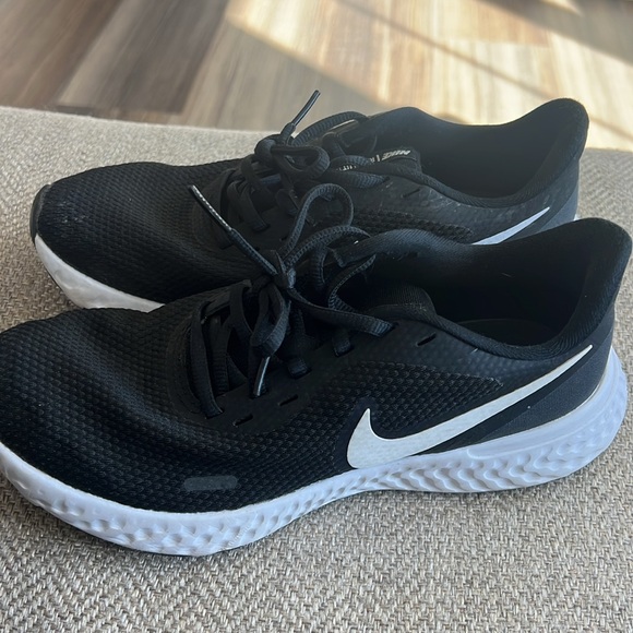 Nikes - Picture 3 of 3